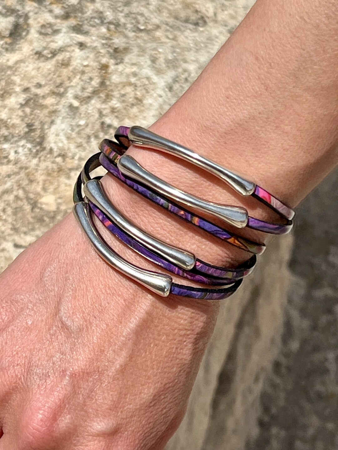 4 Tubes and Leather Bracelet, in Silver and Leather, Different Colors