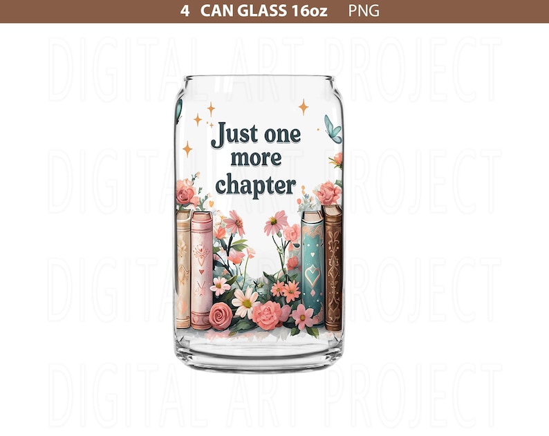 K&ouml;nnte beinhalten: Ein klares 16oz-Glas mit dem Text "Just one more chapter" in Dunkelgr&uuml;nblau. Das Glas ist mit Aquarellillustrationen von B&uuml;chern, Blumen und Schmetterlingen in Rosa-, Pfirsich- und Gr&uuml;nt&ouml;nen verziert.