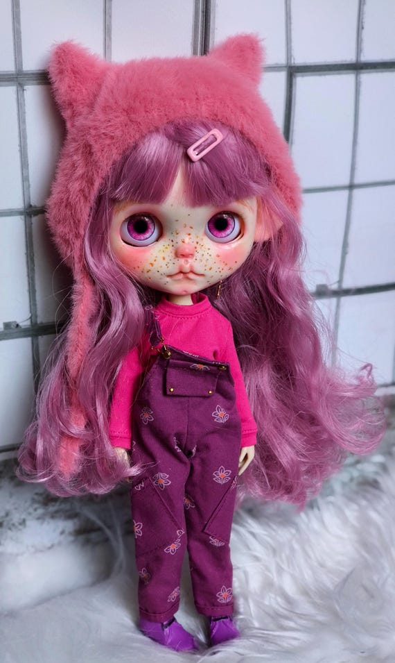 Blythe Doll Outfit – Overalls, Top and Fluffy Hat with Ears – Handmade Clothes for Neo Blythe / Custom Blythe