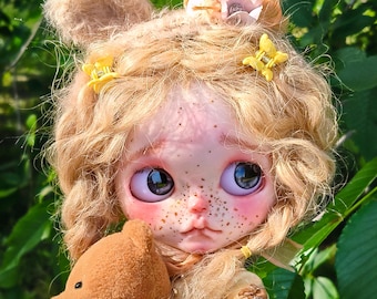 Luna – Sad Custom Blythe Doll with Deep Blue Eyes | OOAK Handmade Girl in Soft Pastels | Ready to Ship