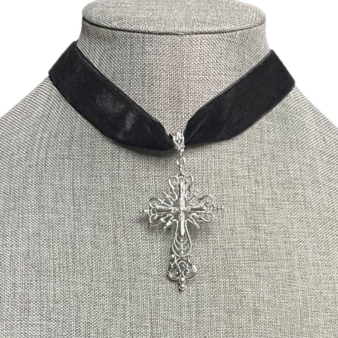 Black Velvet Gothic Cross Choker Necklace - Adjustable Collar For Halloween & Cosplay