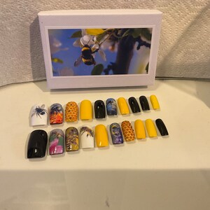 Full set of 20x nails gel….. BUMBLE BEES….  any shape and length(new)