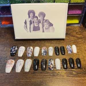 Full set of 20x nails gel….. QUEEN/band Freddie mercury …… (inspired) any shape and length