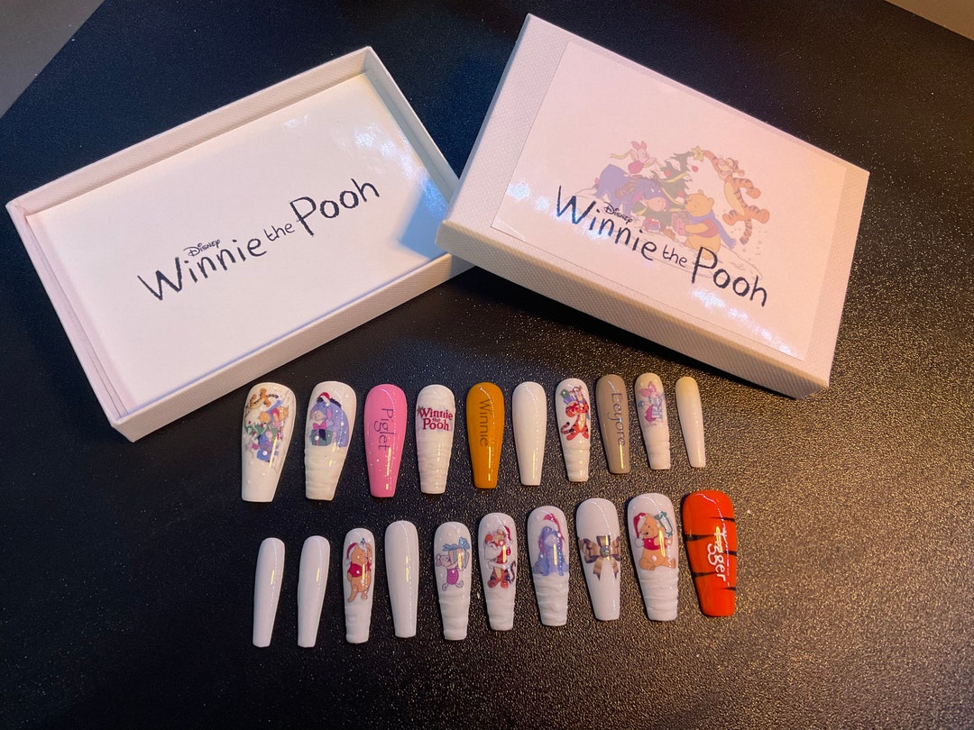 Full Set of Acrylic Nails.. Disney inspired Christmas Winnie the Pooh. Can Make These in Any