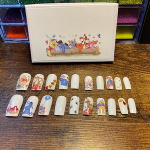 Juego completo de 20 uñas de gel... DISNEY... (inspiradas en) Winnie the Pooh y sus amigos, cualquier forma y largo
