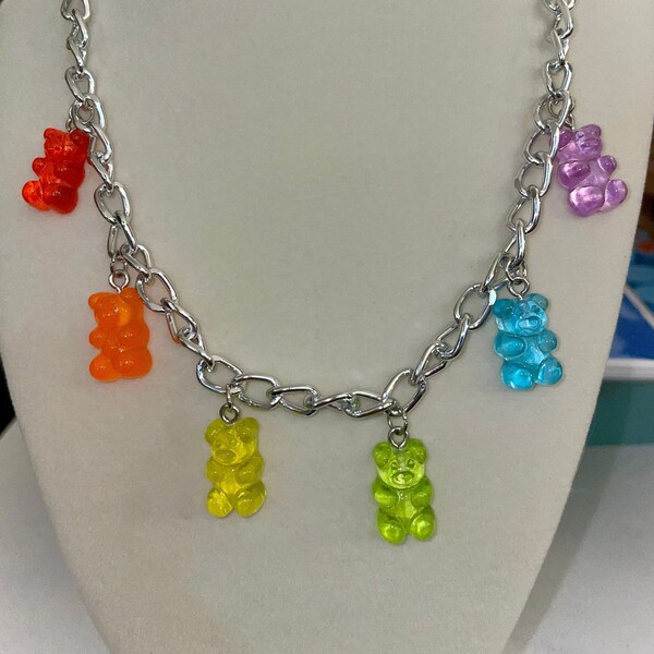BEAR CUPCAKE NECKLACE