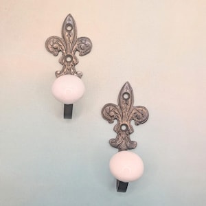 FLEUR DE LIS Wall or Door Hook Vintage Bronze Metal Color