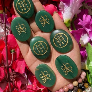 Green Jade Crystal Stone Oval Shape Zibu Symbol Wealth Talisman to Attract Money & Business, Healing and  For Meditation, Spiritual Gifts
