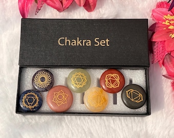 Conjunto de 7 pedras de cura para chakras: pedras de cristal esculpidas à mão