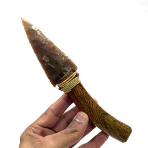 Handcrafted Flint & Agate Jasper Knife: Collectible Stone Age Arrow Design
