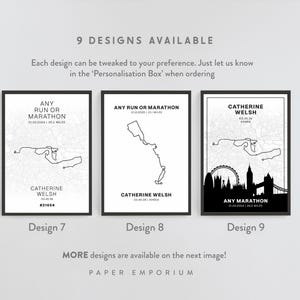 Puede incluir: Tres impresiones enmarcadas con marcos negros y fondos blancos. Cada impresi&oacute;n presenta un dibujo lineal minimalista de una ruta de carrera, con texto que indica el evento, la fecha y la distancia en kil&oacute;metros. El texto "9 DESIGNS AVAILABLE" est&aacute; en la parte superior.