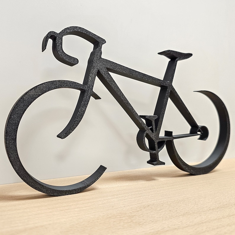 Puede incluir: Silueta negra de metal de una bicicleta con un manillar curvo y neum&aacute;ticos finos.