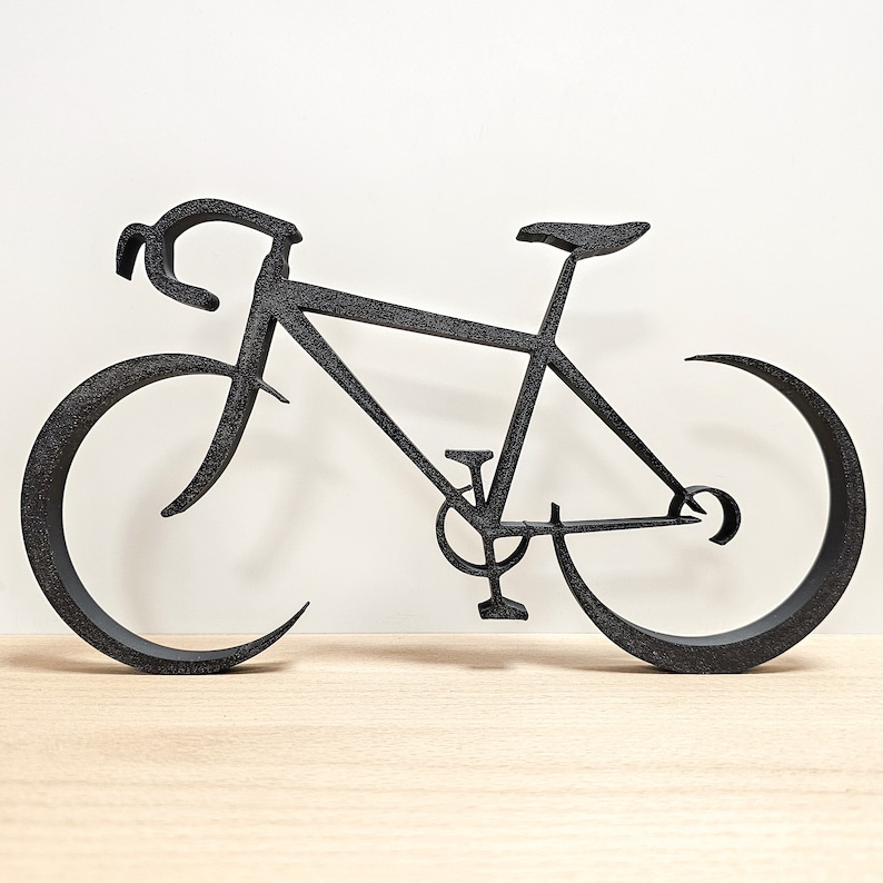Puede incluir: Silueta negra de metal de una bicicleta con manillar curvo y neum&aacute;ticos finos.