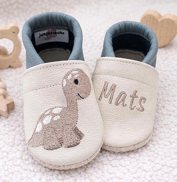 Dino Lederpuschen mit Name – personalisierte Krabbelschuhe – Geschenk zur Geburt – Lauflernschuhe Baby
