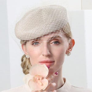 Champagne Straw Fascinator With Veil, Pearl Bridal Hat, Elegant Tea Party Headpiece For Weddings & Mother Of The Bride