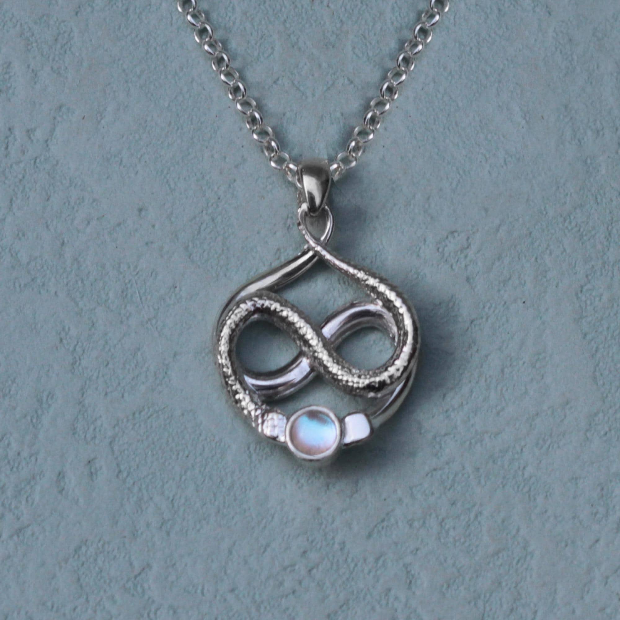 Collana Ciondolo Auryn Con Serpenti – La Storia Infinita, Mai Finito