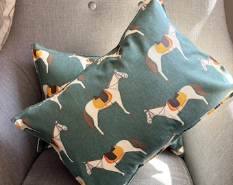 Housse de coussin en coton à imprimé cheval et panier de rangement assorti - Décoration d'intérieur faite main