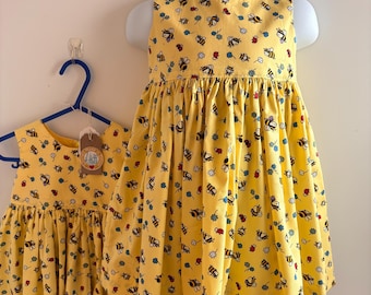 Robes printemps/été faites main pour bébés/bambins en coton à imprimé abeilles