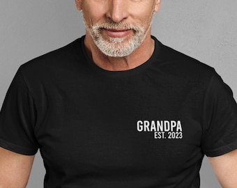 T-shirt personalizzata Nonno Est 2022 Stampa sul petto a sinistra Papà Miglior papà Nonno Divertente Papà Festa del papà Compleanno o regalo di Natale Top nel Regno Unito