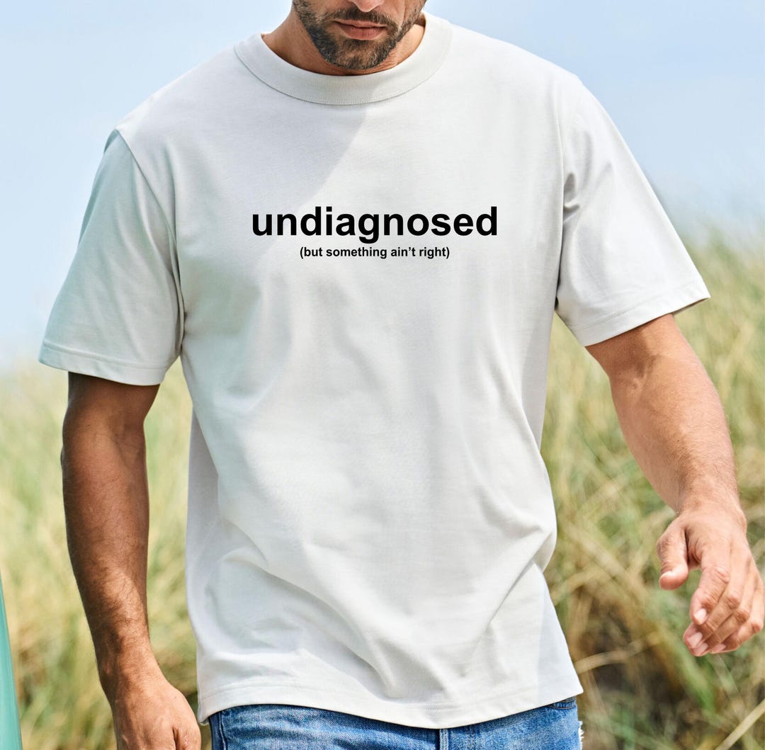 T-Shirt Uomo Sovraccaricata E Underfu*ked Divertente Offensiva – Gildan Cotone Nero