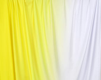 Geel tot wit ombre spandex stof tweekleurig zacht aanvoelend voor kinderkleding kostuums danskleding en artistieke ontwerpen 58" breed – op maat verkocht