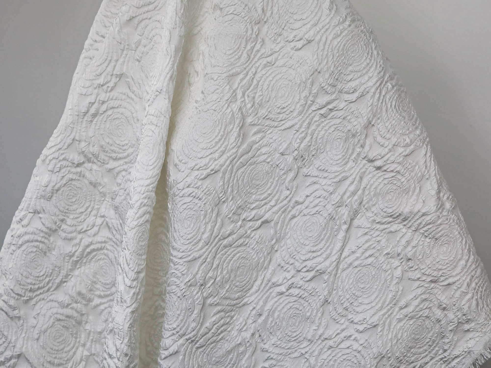 Tela jacquard de poliéster con flor de rosa en relieve blanca de 58 de  ancho se vende cortada a medida -  México