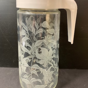 Vintage Anchor Hocking 1 Quart Tang Pitcher with Lilly Flower Pattern, MCM Pitchers, Mother&#39;s Gifts, USA Glass