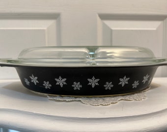 Vintage Pyrex Black Snowflake Divided Oval 1.5 Quart Serving Dish With Lid, Mid Century Black and White Pyrex