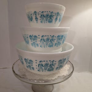 Mid Century Pyrex Butterprint Nesting Mixing Bowl Set 401, 402, 403, Vintage Pyrex Turquoise, Blue on White Pyrex