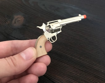 Revolver Colt Peacemaker — 2mm Cowboy gun M1873