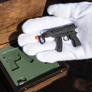 Machine pistol Sub Gun Scorpion vz 61 — 2mm military model