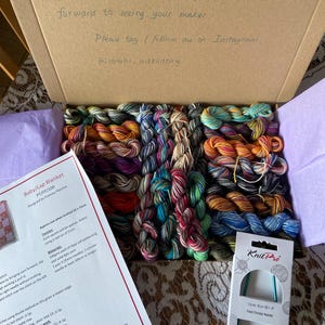 Scrappy Blanket Box - Project / Kit - Knitting - Mini Skeins - Yarn - Colourful  - Unique - Crafts - Autumn Project