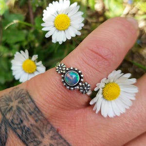 Handgefertigter Silberring mit Blumen & Opal – Floraler Opalring aus Silber – Boho Statement Ring – Verlobungsring