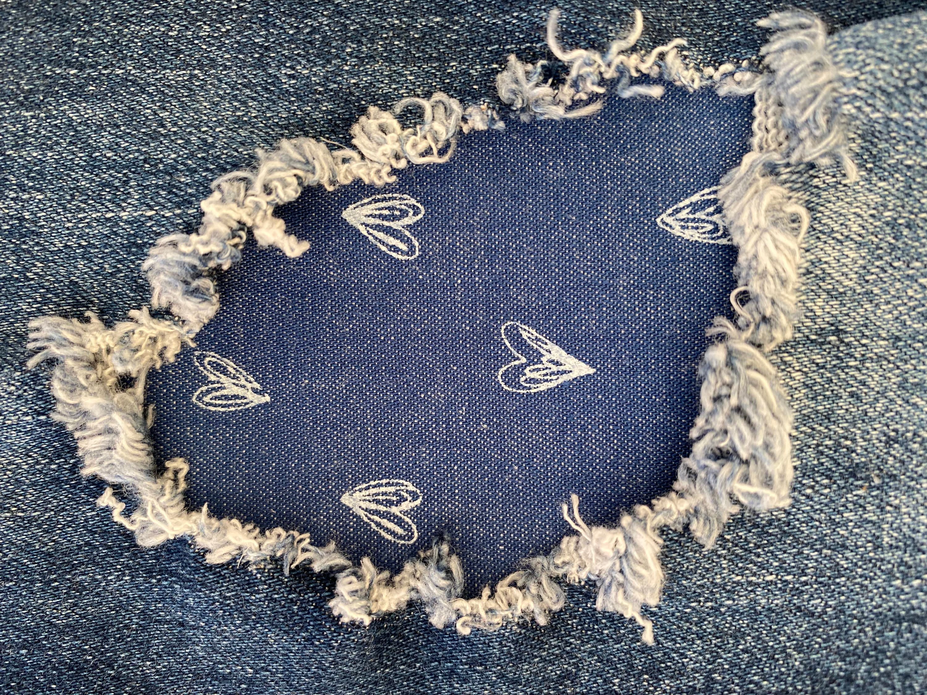 アメリカ発【HELLOICE】Ripped Heart Printed Jeans