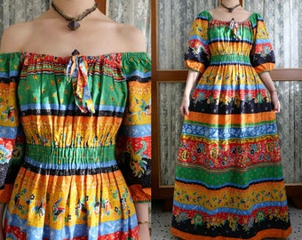 Vestido folclórico vintage de estilo hippie de los años 70 con estampado de patchwork.