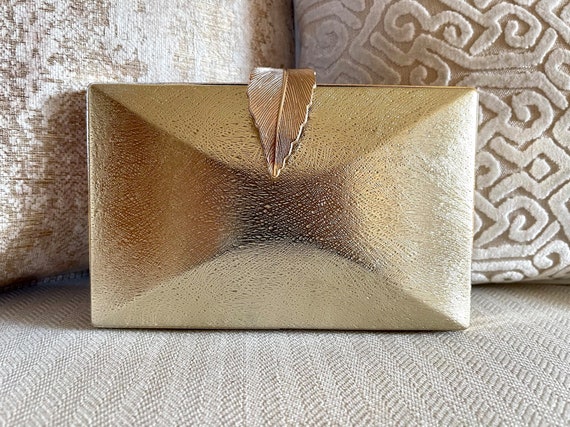 Clutch Vintage Gold Metal Hard Box Evening Purse With Magnetic Clasp and  Removable Gold Chain Strap - Etsy