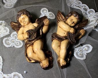 Coppia di angeli musicisti, angeli appesi alle pareti, putti, statue di angeli, angeli in gesso, cherubini, angeli in gesso policromo, ornamento cattolico vintage