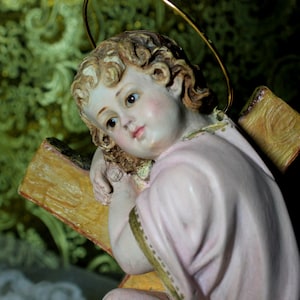 Oude San Juanito, religieuze beeldhouwkunst, oude sculptuur, kindkruisbeeld, gipssculptuur Jezuskruis, heilig kind, Olot, kristallen ogen