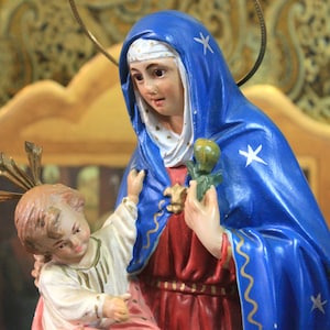 Statua Dziewicy z Dzieciątkiem, Stara Dziewica, Rzeźba Dziewicy Maryi, Statua Matki Bożej, Statua Madonny, Olot Hiszpania.