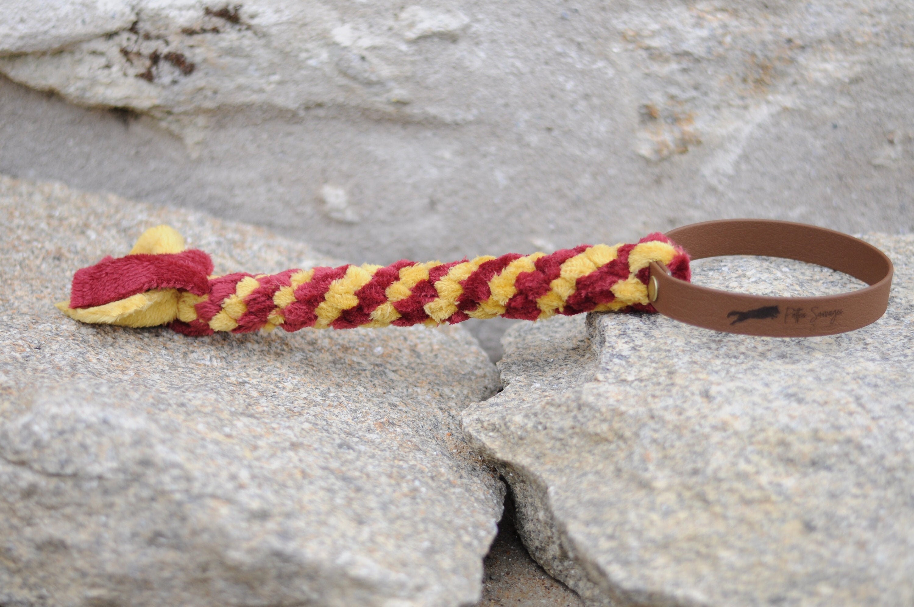 Tug Scoobi Pour Moyens et Grands Chiens 40 cm en Tissus Doudou avec Poignée