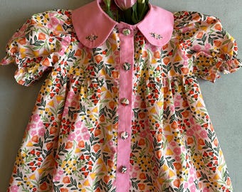 Erbstück Floral Kleinkind Kleid, Hand gestickt Rosa Kragen Outfit, Vintage Baby Kleidung