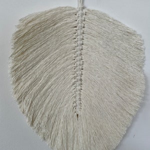 Single feather leaf macramé wall hanging BoHo decor