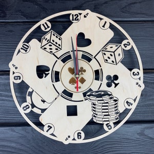 Horloge en bois de cartes de poker, décoration murale de casino, cadeau pour joueur de poker, enseigne de salle de jeux, art mural de poker