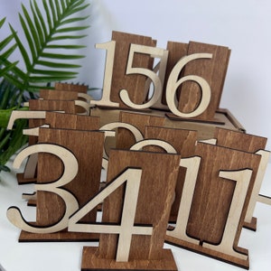 Houten tafelnummer bruiloft, rustieke tafelnummers, moderne tafelnummers, tafelnummer bruiloft, aangepaste tafelnummers, cafétafelnummers