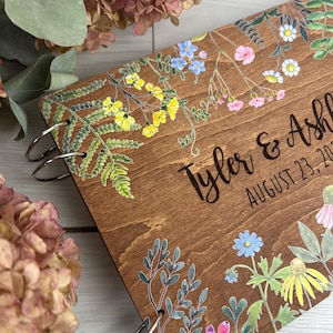 Libro degli ospiti personalizzato con fiori di campo per matrimonio, libro dei ricordi in legno, matrimonio rustico, wedding planner, regalo per gli ospiti di matrimonio, album fotografico fatto a mano