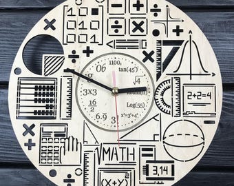 Reloj de pared con signos matemáticos, regalo para hombres y mujeres, regalo de 5.º aniversario, póster personalizado con signos matemáticos, colgante de pared de matemáticas personalizado, recorte de madera de matemáticas.