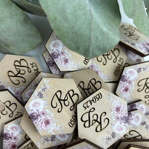 Etichetta esagonale boho, boutonniere per matrimonio, bomboniera rustica per matrimonio, boutonniere per invitati, spille con nome personalizzato, bomboniera "salva la data", spille personalizzate