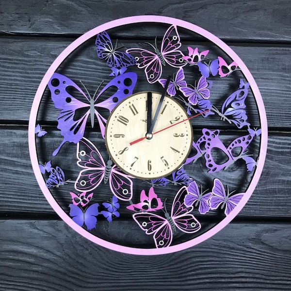 Horloge murale papillon, horloge de chambre de bébé rose, signe de papillons gravé, cadeau de fête des mères, décoration en bois de papillon
