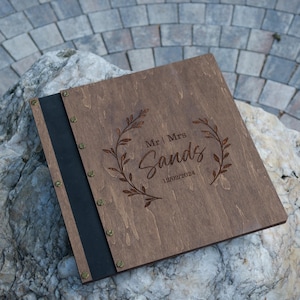 Cubierta de madera para certificado de boda, carpeta para matrimonio, carpeta para certificado con monograma de boda, libro de recuerdos de boda, regalo de boda para la pareja