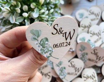 Pines de boda personalizados para invitados Etiquetas de nombre Corazón de madera Boutonnieres de boda al por mayor Pines de boda personalizados grabados al por mayor Guardar la fecha
